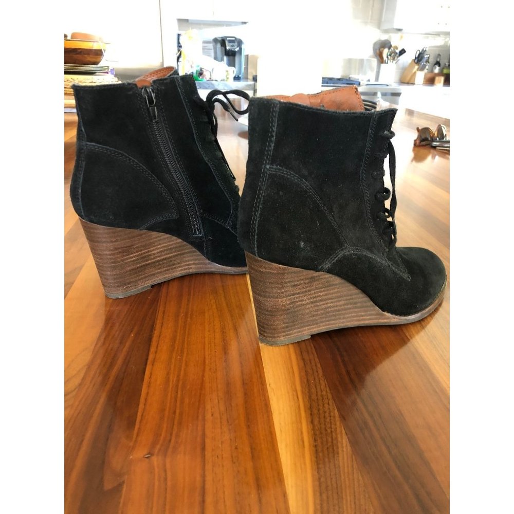 Lucky Brand 8.5M Wedge Booties Lace Up Black Suede Boots Stacked 3 1/2" Heel - Picture 2 of 10